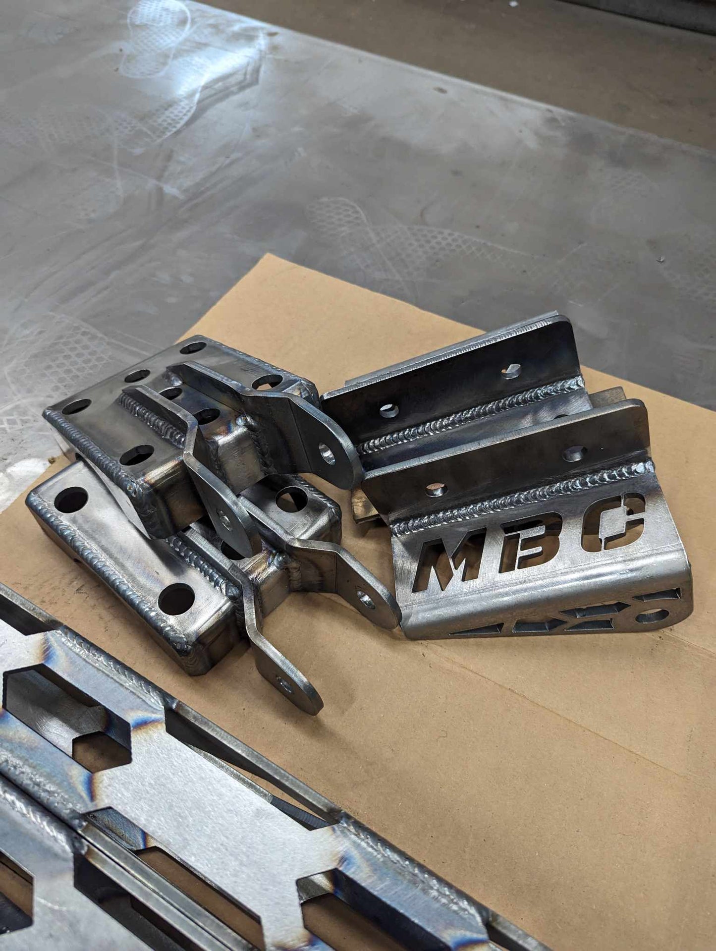 Box style traction bars