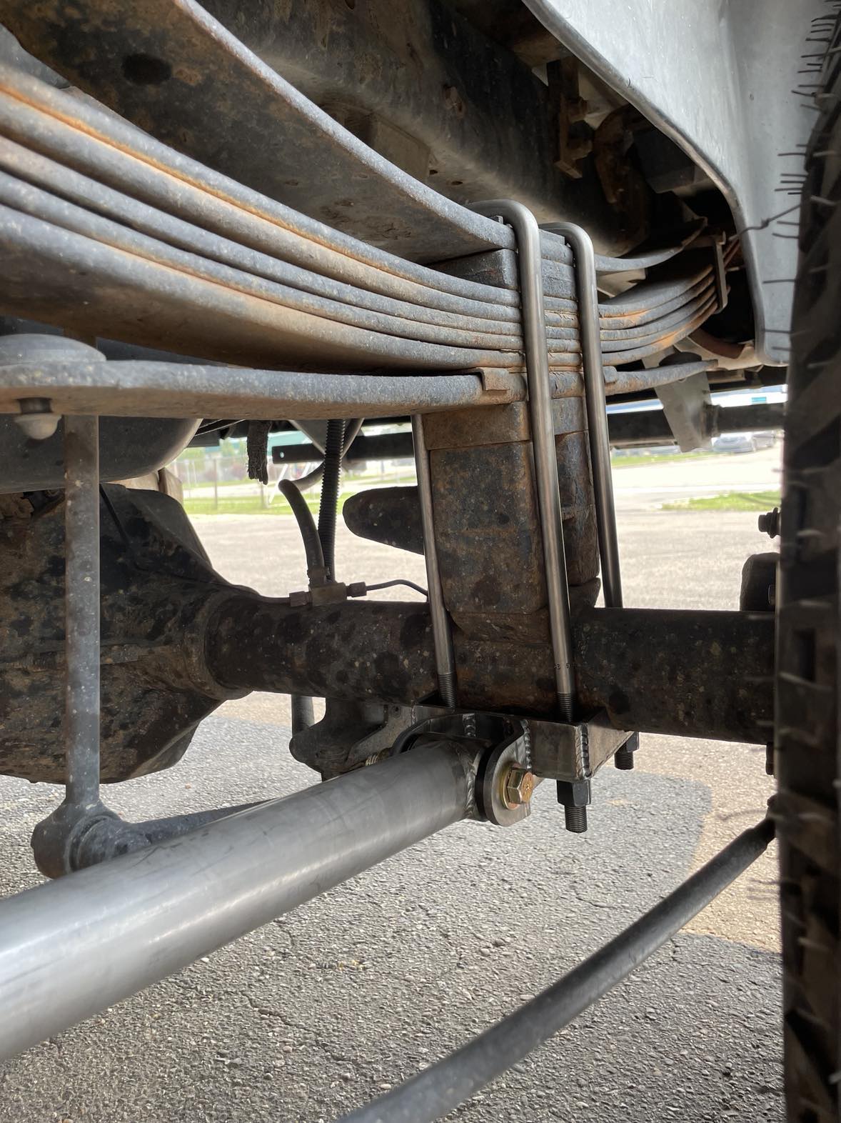 Box style traction bars