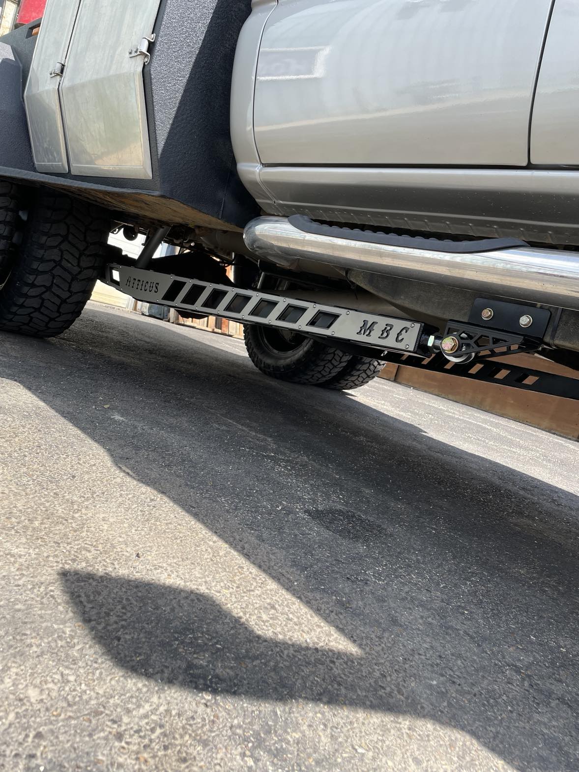 Box style traction bars